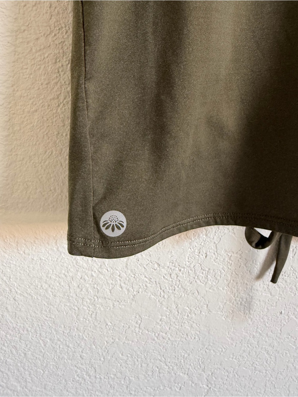 Backless Activewear Tank Top - Picture 5 of 5